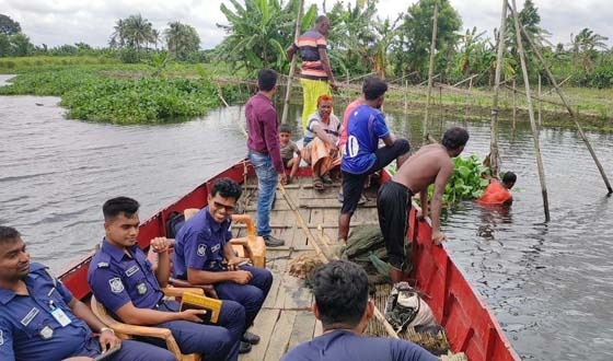 অভয়নগরে চায়না দুয়ারী ও কারেন্ট জাল জব্দ