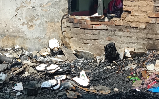 কাপাসিয়ায় মহিলাদল নেত্রীর বাড়ি আগুন দিয়ে পুড়িয়ে দিয়েছে দুর্বৃত্তরা
