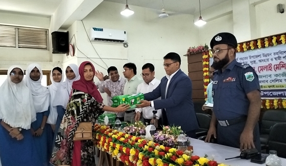 বাগমারায় শিক্ষা, স্বাস্থ্য ও সামাজিক সহায়তা সামগ্রী বিতরণ
