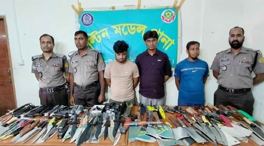 ৪৬৪টি দেশীয় অস্ত্রসহ মতিঝিলে ৩ বিক্রেতা গ্রেফতার