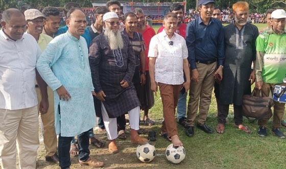 মান্দায় প্রমীলা প্রীতি ফুটবলে নওগাঁর দাপুটে জয়