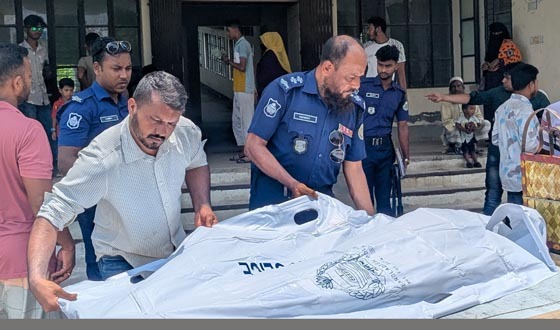 কুয়াকাটায় মোটরসাইকেল দুর্ঘটনায় পর্যটক নিহত, আহত ৩