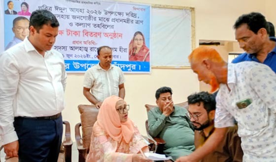 প্রধানমন্ত্রীর ত্রাণ তহবিলের ১০ লাখ টাকা হতদরিদ্রদের বিতরণ