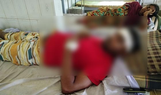 মেয়েকে উত্যাক্ত করার প্রতিবাদ করায় বাবাকে পিটিয়ে আহত