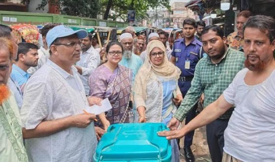 কিশোরগঞ্জে পরিস্কার পরিচ্ছন্নতা অভিযান ও বিন বিতরণ
