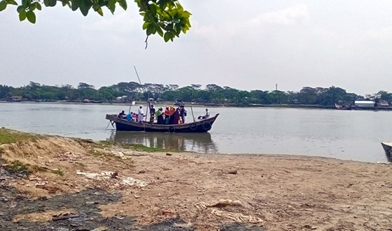 কলাপাড়ায় খেয়া পারাপারে ছয় বছরে অতিরিক্ত আদায় ৪৩ লাখ টাকা!