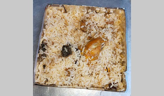 কুড়িগ্রামে মোরগ পোলাওয়ের প্যাকেটে আস্ত ব্যাঙ, ব্যবসায়ীকে জরিমানা