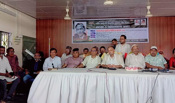 জিয়াউর রহমানের শাহাদাত বার্ষিকী উপলক্ষে আগৈলঝাড়ায় দোয়া