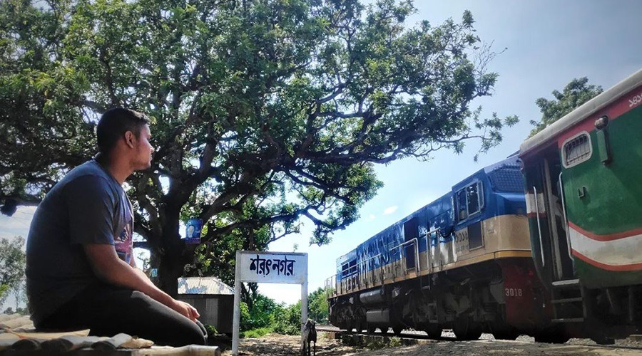 ‘বনলতা এক্সপ্রেস’ নিয়ে যে রিভিউ দিলেন হাসনাত আবদুল্লাহ