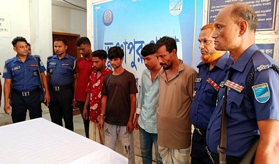 ভূঞাপুরে যমুনা নদী থেকে নৌকাসহ ৫ ডাকাত আটক
