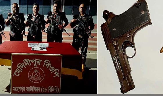 জীবননগরে মাটির নিচ থেকে ইতালিয়ান পিস্তল ও গুলি উদ্ধার