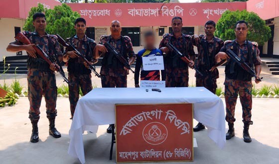 মহেশপুরে অস্ত্র ও গুলিসহ একজন আটক