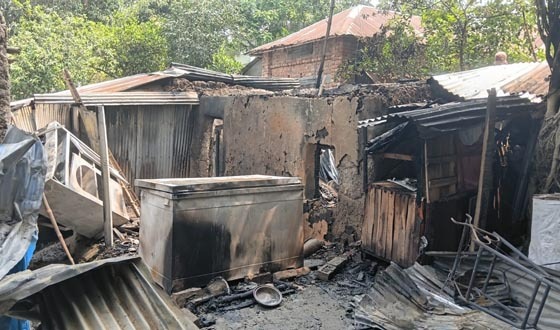 রাণীনগরে শর্টসার্কিটের আগুনে নি:স্ব একটি পরিবার