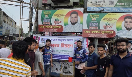 আল হালাল ফাউন্ডেশনের শরবত বিতরণ