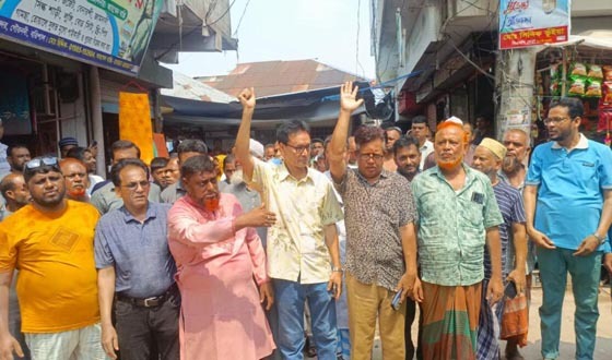 চাঁদা দাবি ও হামলার ঘটনায় ব্যবসায়ীদের বিক্ষোভ