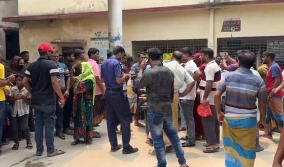 গাংনীতে ইজিবাইক ও ট্রাকের মুখোমুখি সংঘর্ষে শিশুসহ নিহত ৩, আহত ২