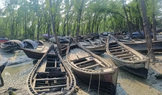 অবরোধে ভালো নেই তালতলীর জেলেরা