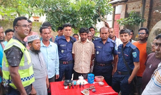 চতরা বন্দর গ্রামে মাদক ও মাদকদ্রব্য তৈরির সরন্জামসহ অভিযুক্ত আটক