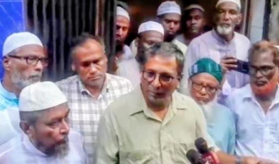 চাঁদপুরে অগ্নিকান্ডে ক্ষতিগ্রস্ত এলাকা পরিদর্শনে এমপি মানিক