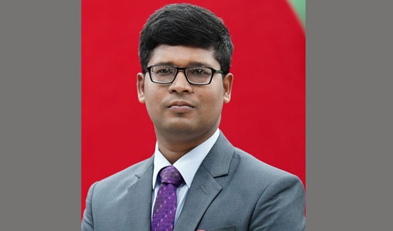 রাজশাহী বিভাগে সেরা হলেন চাটমোহর উপজেলা নির্বাহী অফিসার