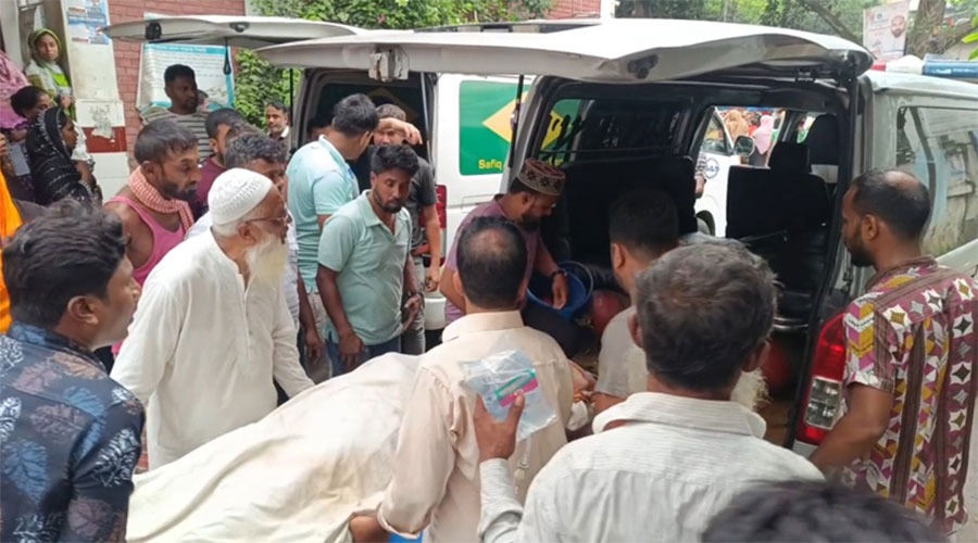 ব্রাহ্মণবাড়িয়ায় সড়কে ঝরল মা-ছেলেসহ ৩ জনের প্রাণ