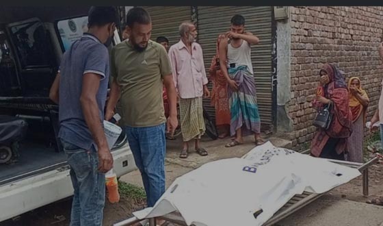 সাতক্ষীরায় নিজ ঘর থেকে নারীর মরদেহ উদ্ধার