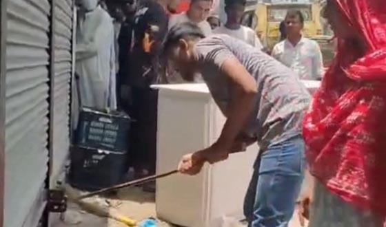 সাতক্ষীরায় সন্ত্রাসী কায়দায় দোকান ঘর দখলের অভিযোগ