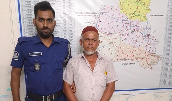 আগৈলঝাড়ায় আ.লীগ নেতা গ্রেফতার, জেলহাজতে প্রেরণ