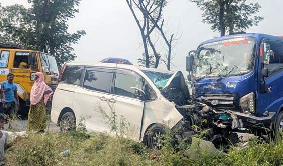 বড়াইগ্রামে ট্রাক-মাইক্রোবাসের সংঘর্ষে ২ শিশুর মৃত্যু, আহত ৩