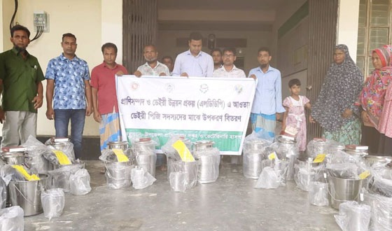 নকলায় খামারিদের ডেইরি উপকরণ বিতরণ