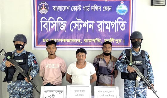 অস্ত্র ও টাকাসহ ডাকাত আজিম ও তার ২ সহযোগী আটক