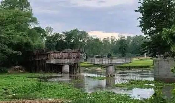 রাজিবপুরে ৪ বছরেও শেষ হয়নি ব্রিজের কাজ