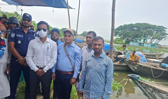 মতলবে জাটকা রক্ষা অভিযানে জব্দ ৩৫টি নৌকা নিলামে বিক্রি