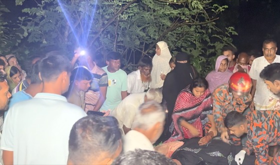পাবনায় ঈশ্বরদী সড়কে দূর্ঘটনায় প্রাণ গেল শিশুসহ ২ জনের