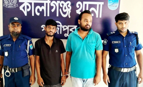 কালীগঞ্জে চালকের বেশে ছিনতাই-মালামালসহ গ্রেপ্তার ২