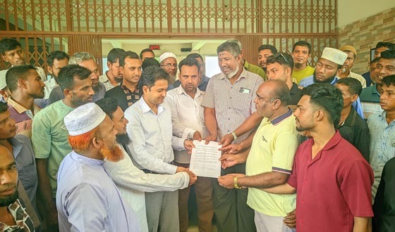 বেসরকারি প্রতিষ্ঠানের কাছে লিজের উদ্যোগ বন্ধের দাবিতে স্মারকলিপি