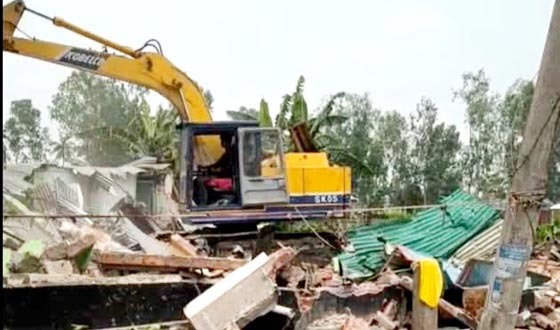 সৈয়দপুরে রেলওয়ের অবৈধ স্থাপনা উচ্ছেদ অভিযান শুরু