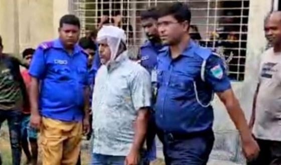 সাতক্ষীরায় 'মব' তৈরি করে শিক্ষককে পিটিয়ে জখম, শ্লীলতাহানির প্রমাণ মেলেনি