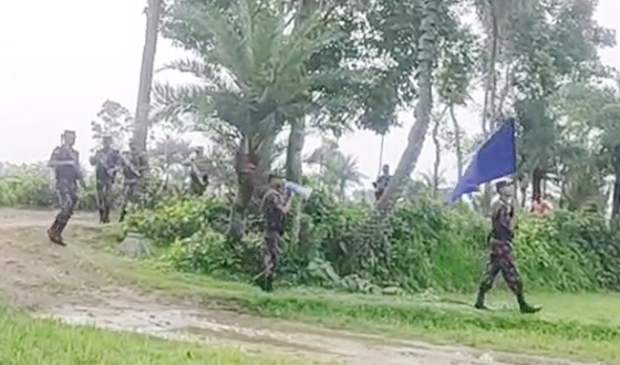 কলারোয়া সীমান্তে কঠোর সতর্কাবস্থায় বিজিবি ও স্থানীয় জনতা