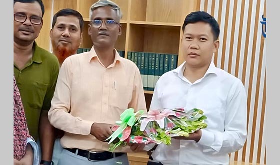 হাকিমপুরে নবাগত ইউএনও জর্জ মিত্র চাকমা যোগদান করায় শুভেচছা