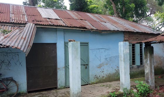 কালীগঞ্জে বিদ্যালয়ের ভবনের টিন ঝড়ে উড়ে গেল