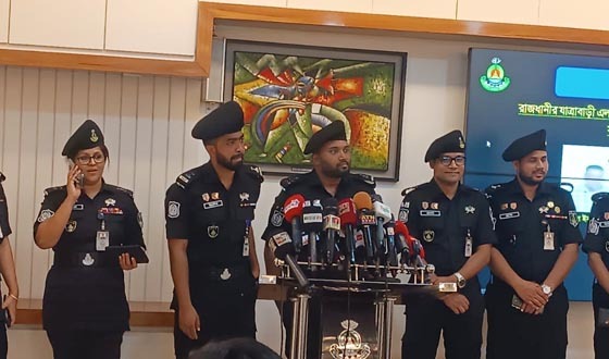 রাজধানীর যাত্রাবাড়ীতে ২ টি আগ্নেয়াস্ত্র সহ ৩ জন গ্রেফতার