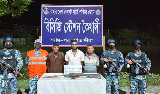 সুন্দরবনে জোনাব বাহিনীর ৩ ডাকাত অস্ত্রসহ আটক