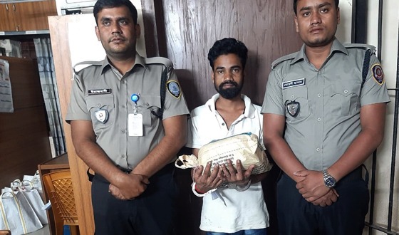 রাণীনগরে ২কেজি গাঁজাসহ মাদক ব্যবসায়ী আটক