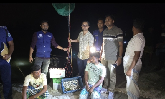 ভূরুঙ্গামারীতে  ইলেকট্রিক শক মেশিন, ব্যাটারি ও জাল জব্দ