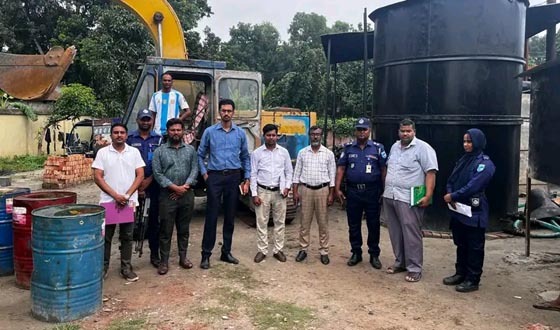 টাঙ্গাইলে টায়ার পুড়িয়ে তেল তৈরির অবৈধ কারখানার বিরুদ্ধে অ্যাকশন