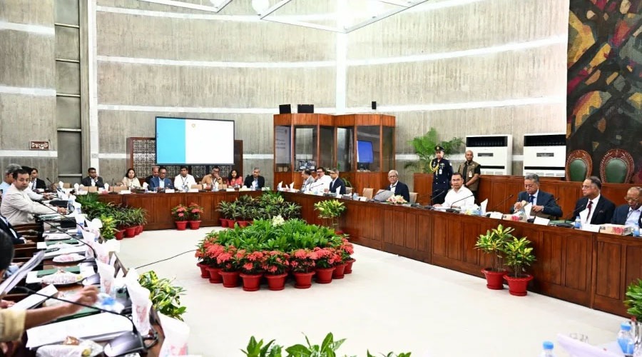 প্রস্তাবিত বাজেট অনুমোদনে মন্ত্রিসভার বিশেষ বৈঠক চলছে