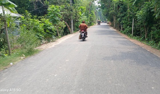 চাটমোহরে গ্রামীণ সড়কের উন্নয়ন, দূর হচ্ছে ভোগান্তি