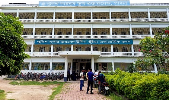 ক্লাস চলাকালে মাথায় খুলে পড়ল ফ্যান, আহত শিক্ষার্থী
