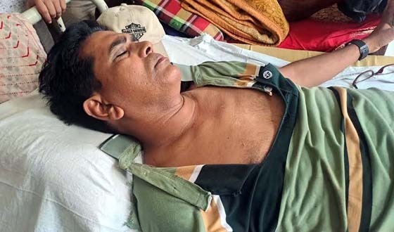 শরণখোলায় স্কুল শিক্ষকের ওপর সন্ত্রাসী হামলা